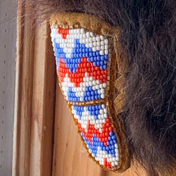 Inuit Art handmade DOLL, Sewn Face, Articulated Nose, Hair, Zipper, Fur, 9” - Picture 3 of 5